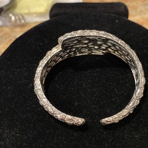JAI Sterling Croco-design Hinged Cuff Bracelet - Picture 3 of 8